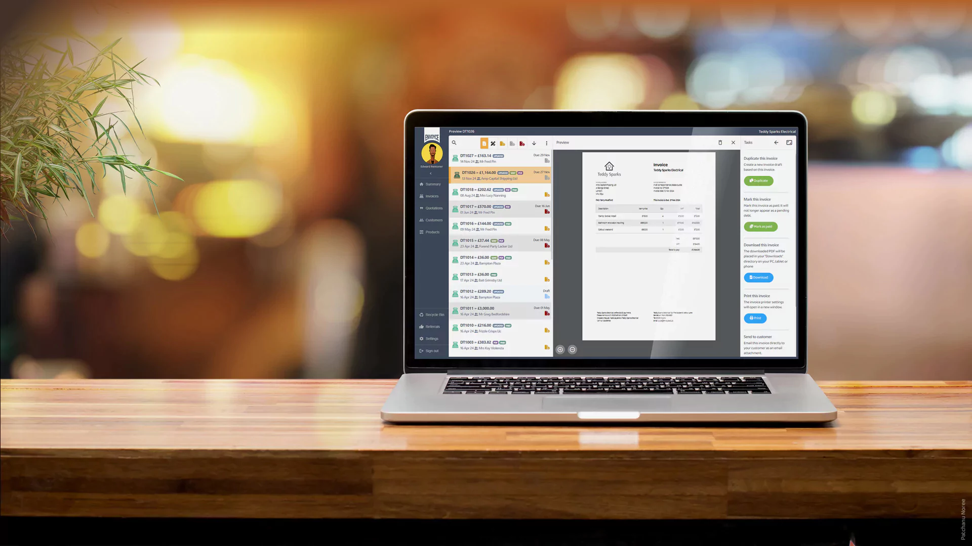 Envoyce dashboard - Track income, sales and debts